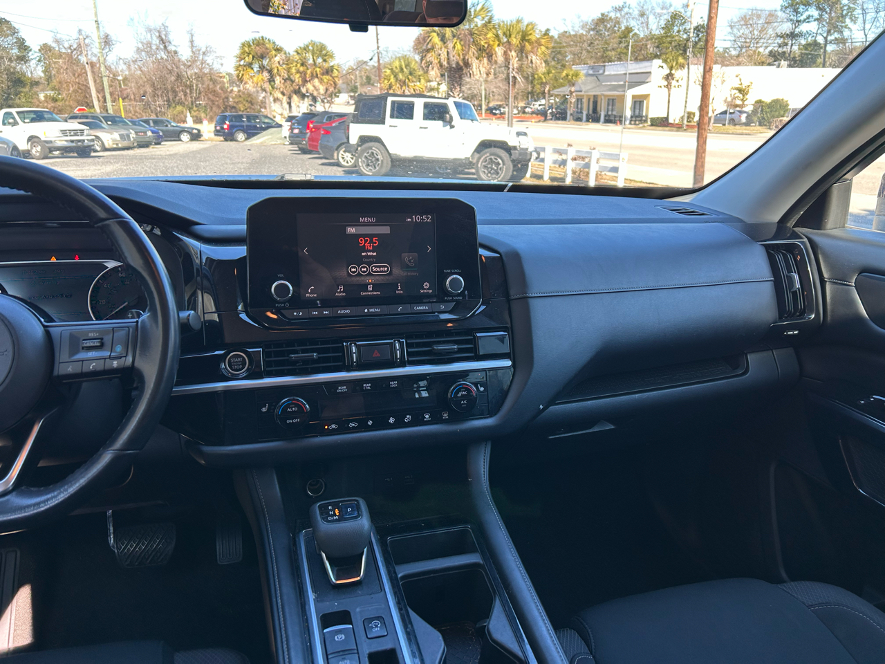 Nissan Pathfinder SV 2022