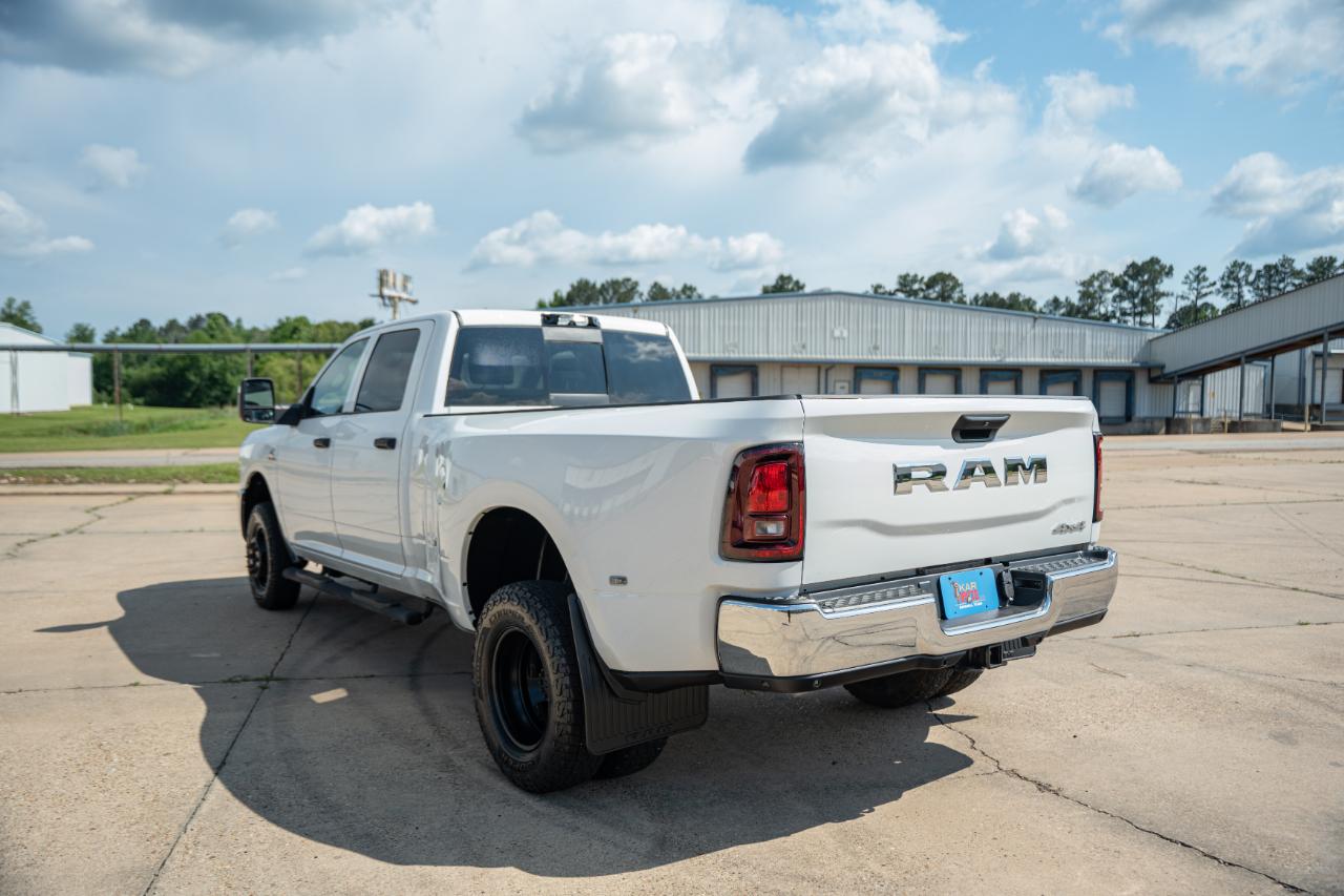 RAM 3500 Tradesman Crew Cab 4WD DRW 2023