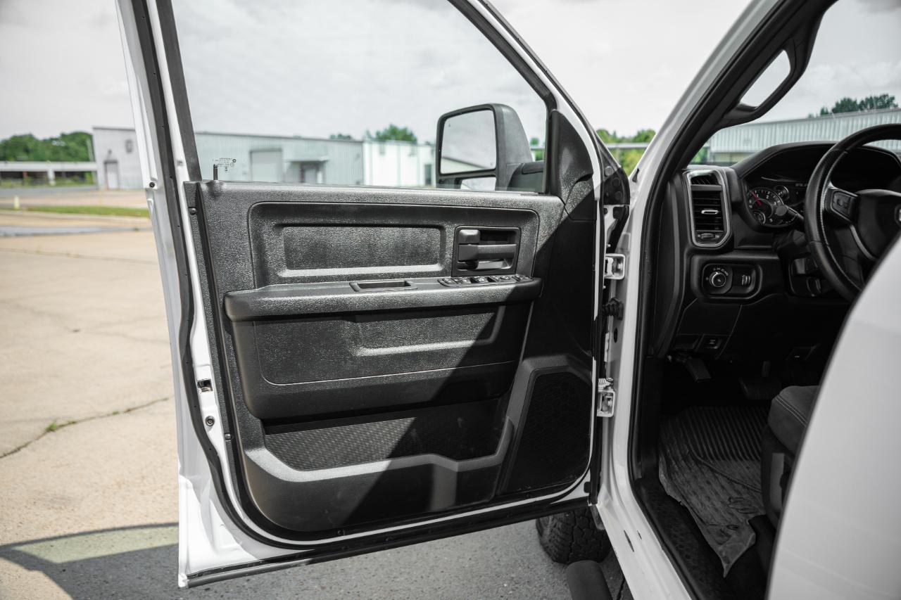 RAM 3500 Tradesman Crew Cab 4WD DRW 2023