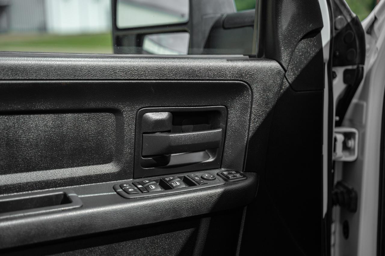 RAM 3500 Tradesman Crew Cab 4WD DRW 2023