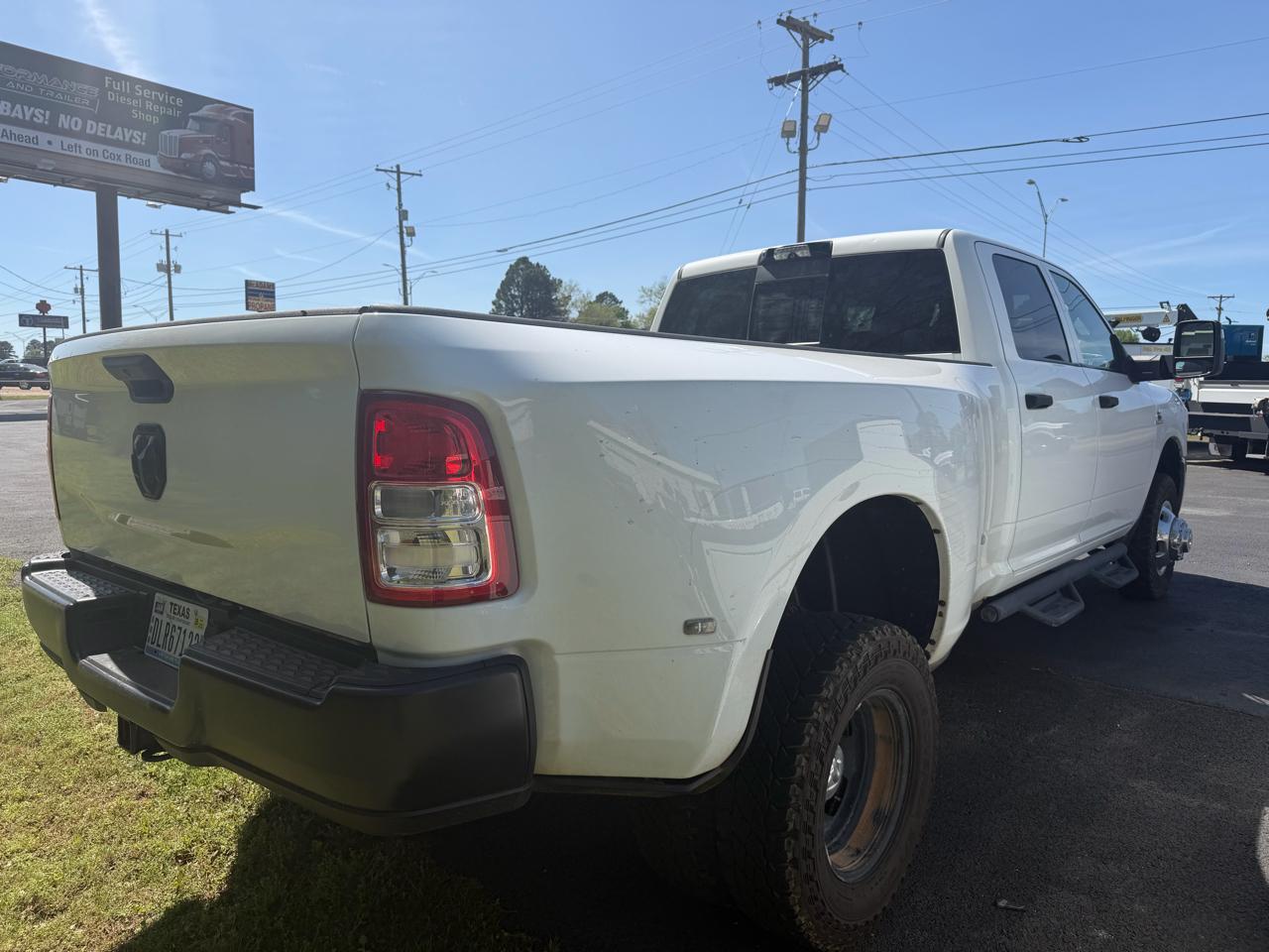 RAM 3500 Tradesman Crew Cab 4WD DRW 2023