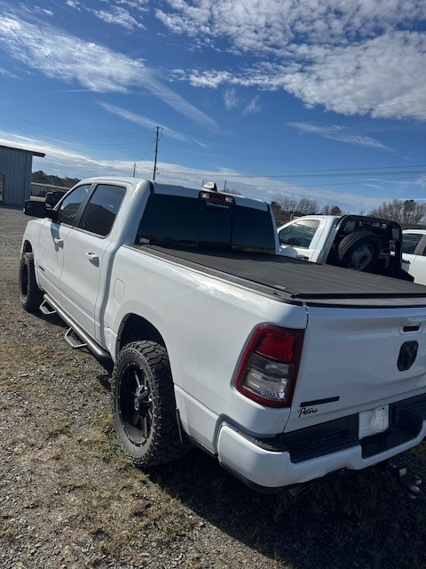 RAM 1500 Big Horn Crew Cab SWB 4WD 2022