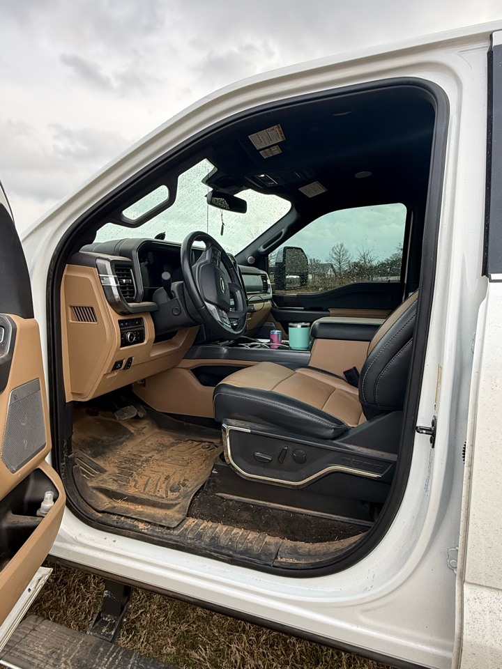 Ford F-350 SD Lariat Crew Cab 4WD DRW 2024