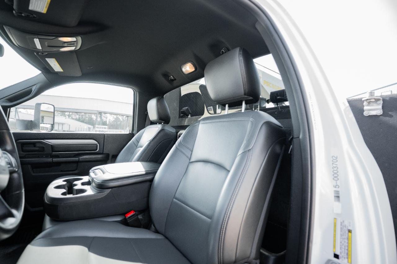 RAM 5500 Regular Cab 4WD DRW 2022