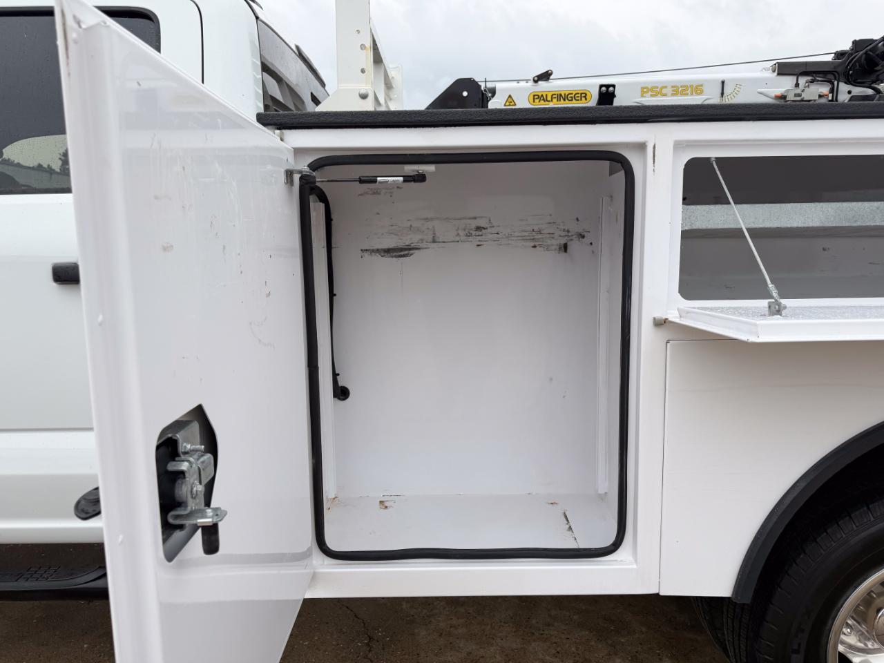 Ford F-350 SD XL Crew Cab Long Bed DRW 4WD 2024