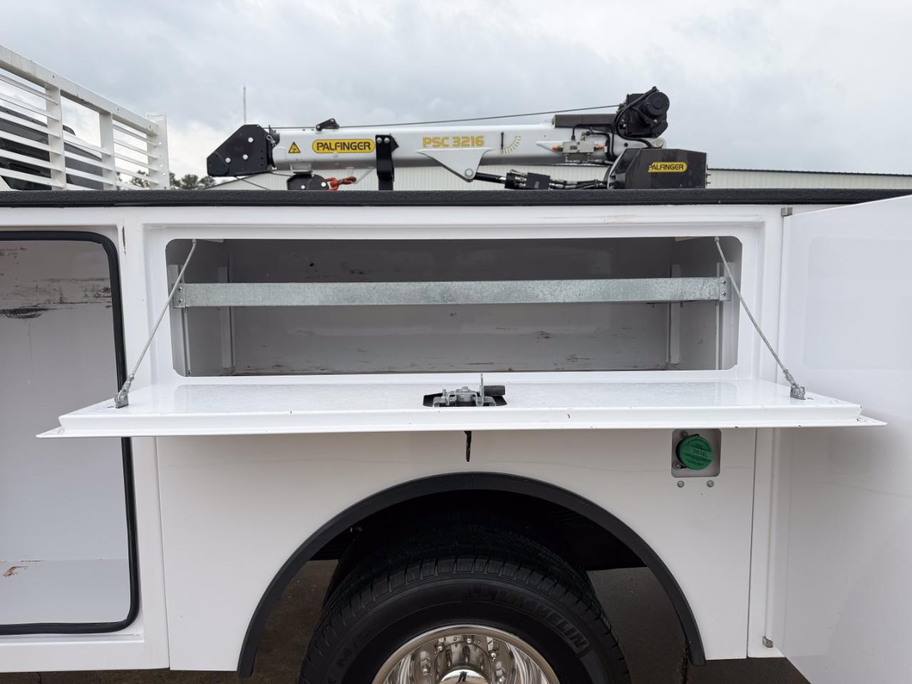 Ford F-350 SD XL Crew Cab Long Bed DRW 4WD 2024