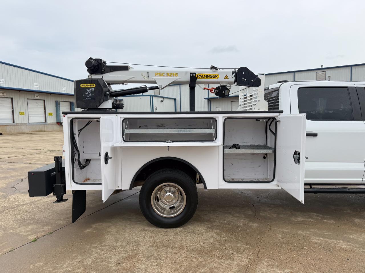 Ford F-350 SD XL Crew Cab Long Bed DRW 4WD 2024