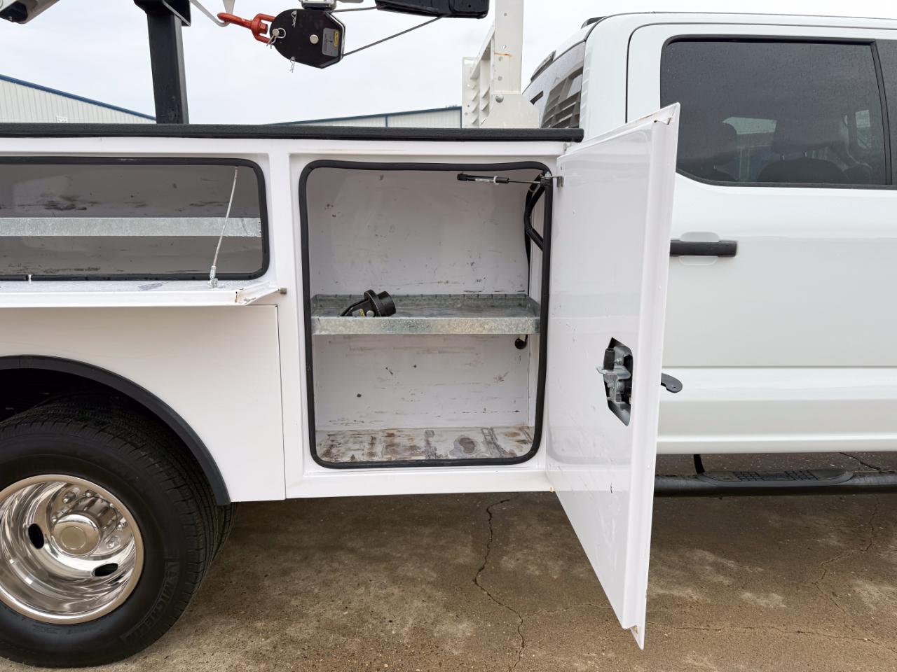 Ford F-350 SD XL Crew Cab Long Bed DRW 4WD 2024