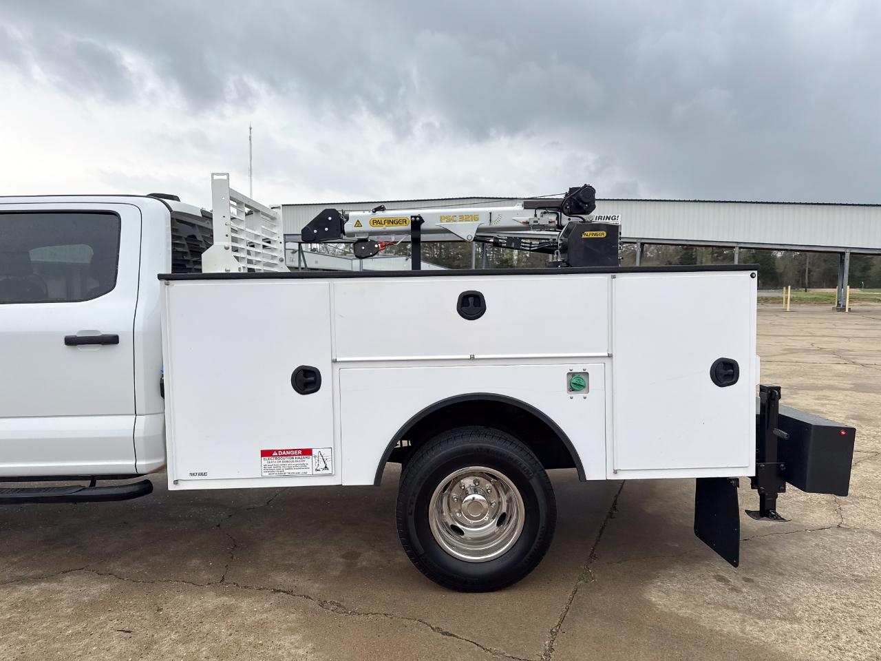 Ford F-350 SD XL Crew Cab Long Bed DRW 4WD 2024