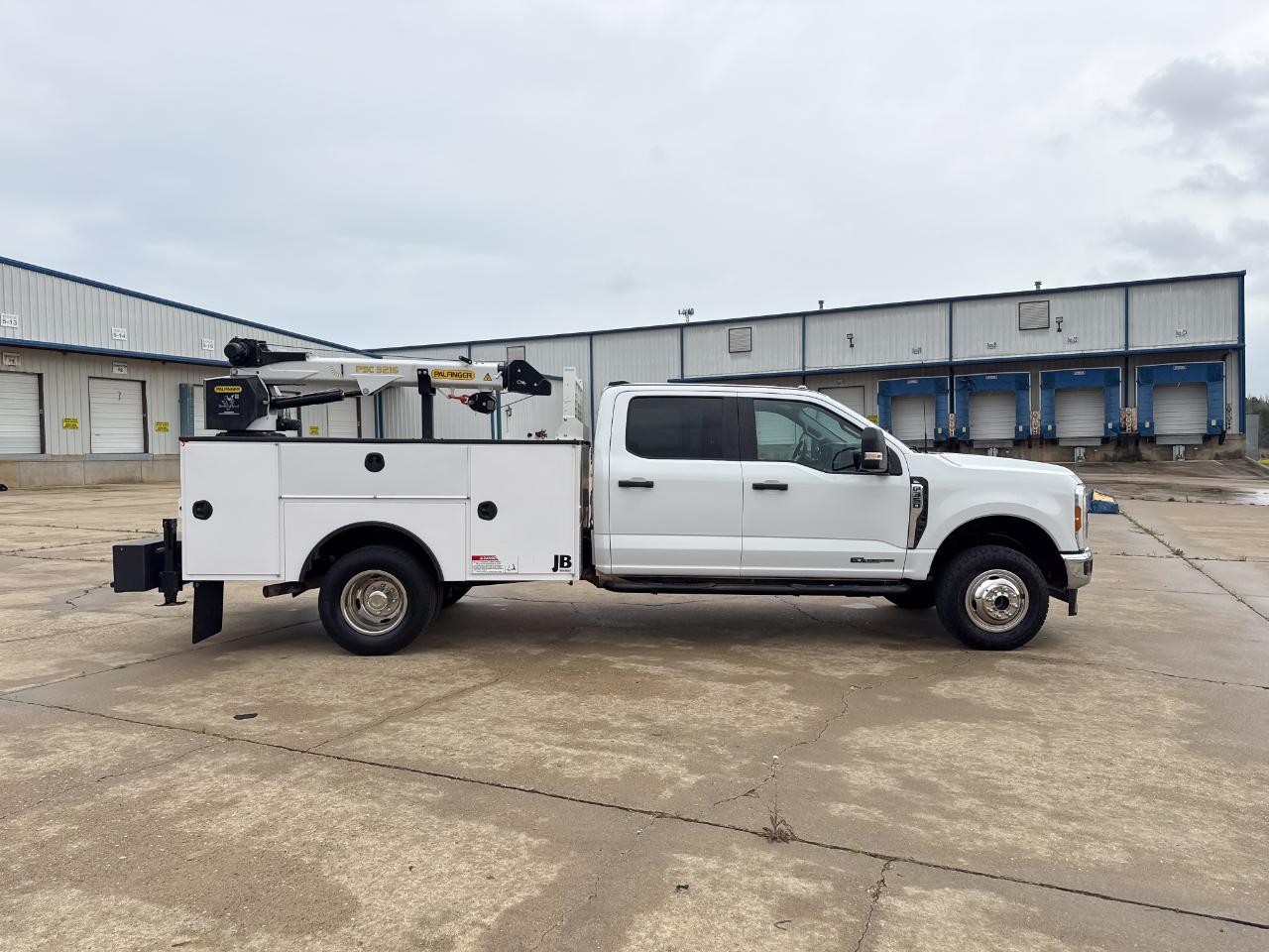 Ford F-350 SD XL Crew Cab Long Bed DRW 4WD 2024
