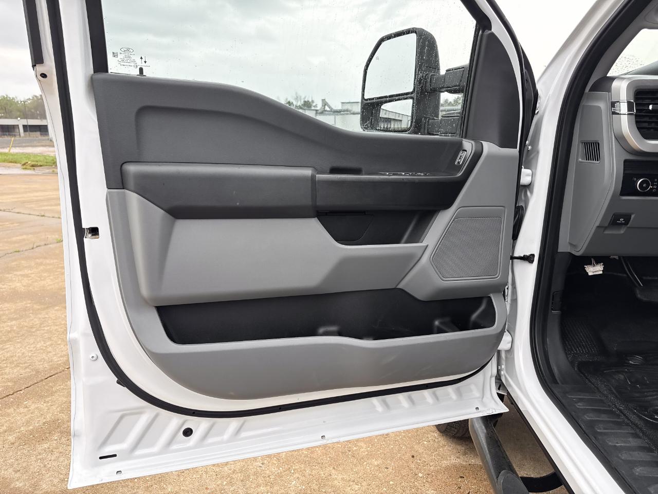 Ford F-350 SD XL Crew Cab Long Bed DRW 4WD 2024