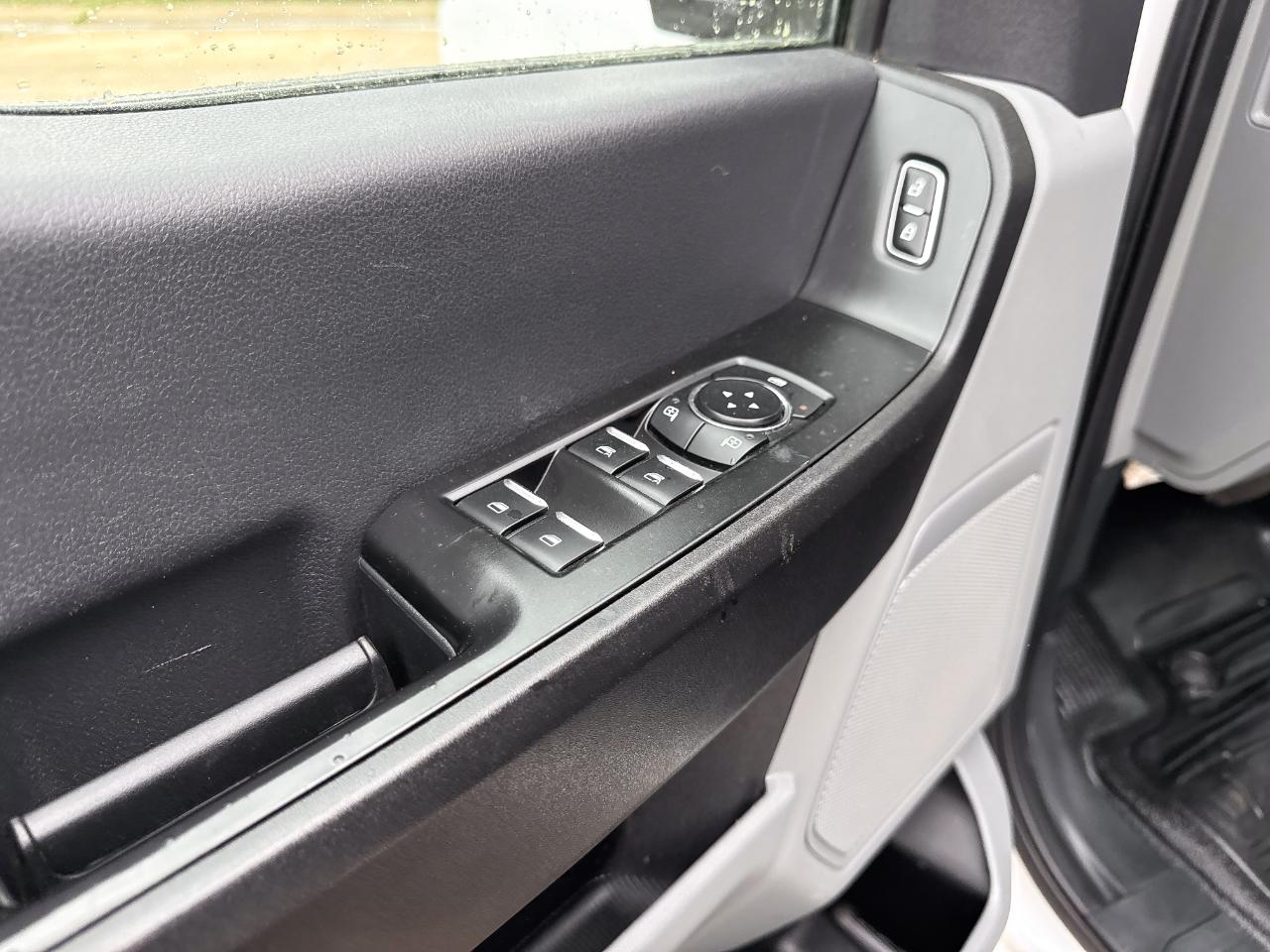 Ford F-350 SD XL Crew Cab Long Bed DRW 4WD 2024