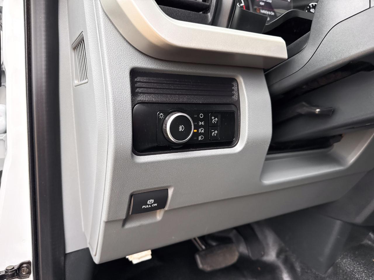 Ford F-350 SD XL Crew Cab Long Bed DRW 4WD 2024