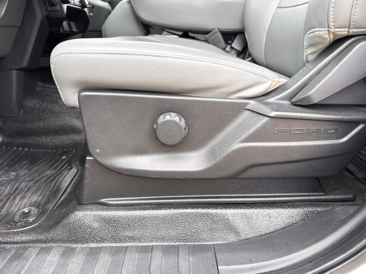 Ford F-350 SD XL Crew Cab Long Bed DRW 4WD 2024