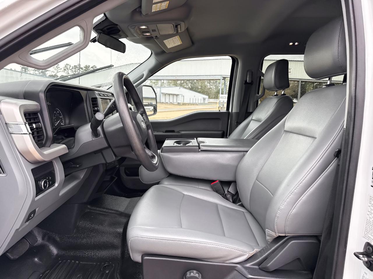 Ford F-350 SD XL Crew Cab Long Bed DRW 4WD 2024