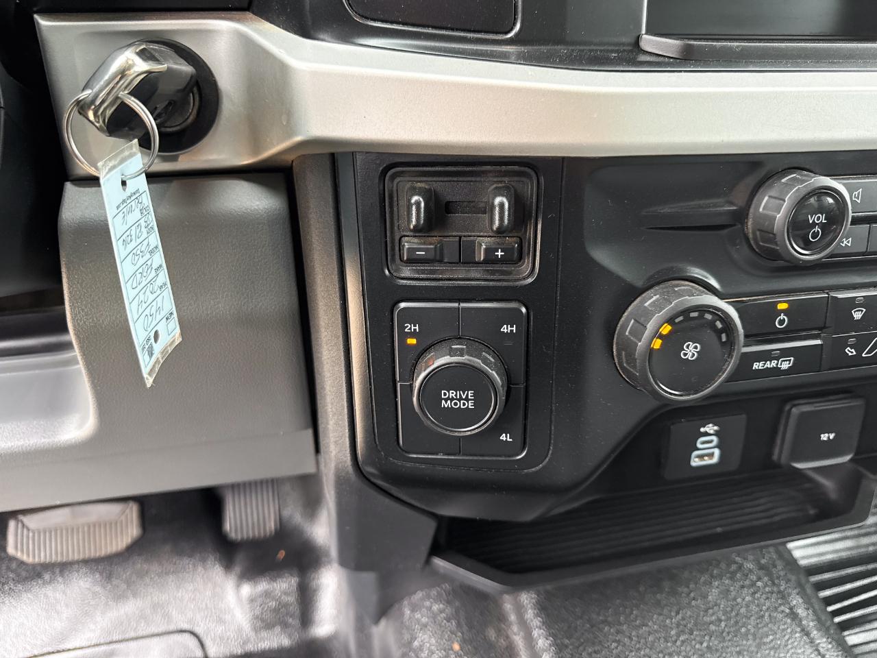 Ford F-350 SD XL Crew Cab Long Bed DRW 4WD 2024