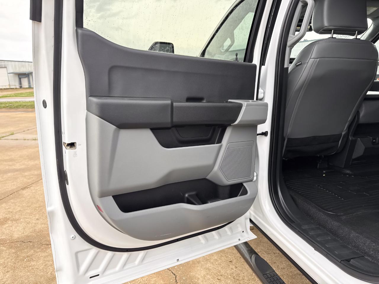 Ford F-350 SD XL Crew Cab Long Bed DRW 4WD 2024