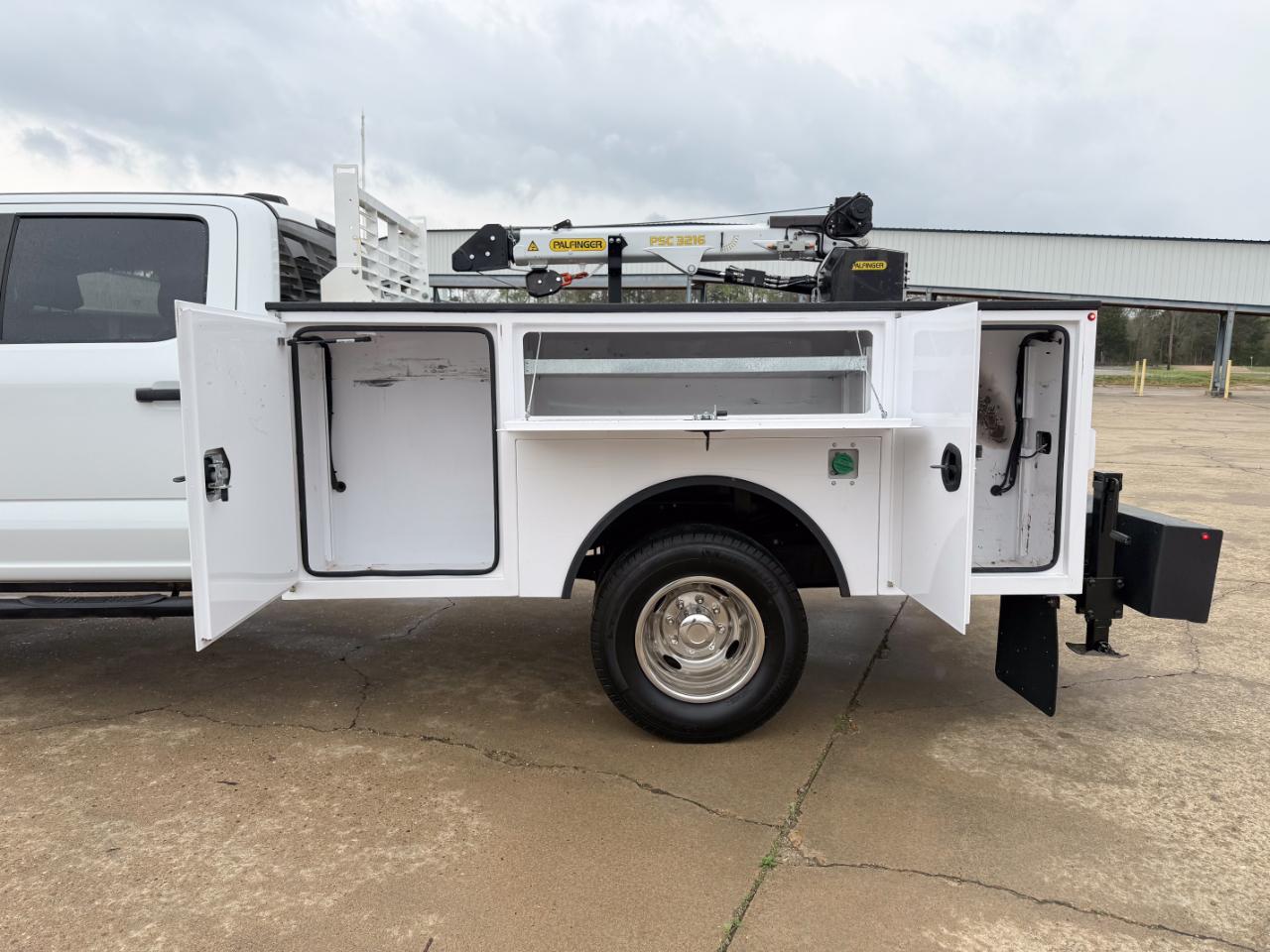 Ford F-350 SD XL Crew Cab Long Bed DRW 4WD 2024