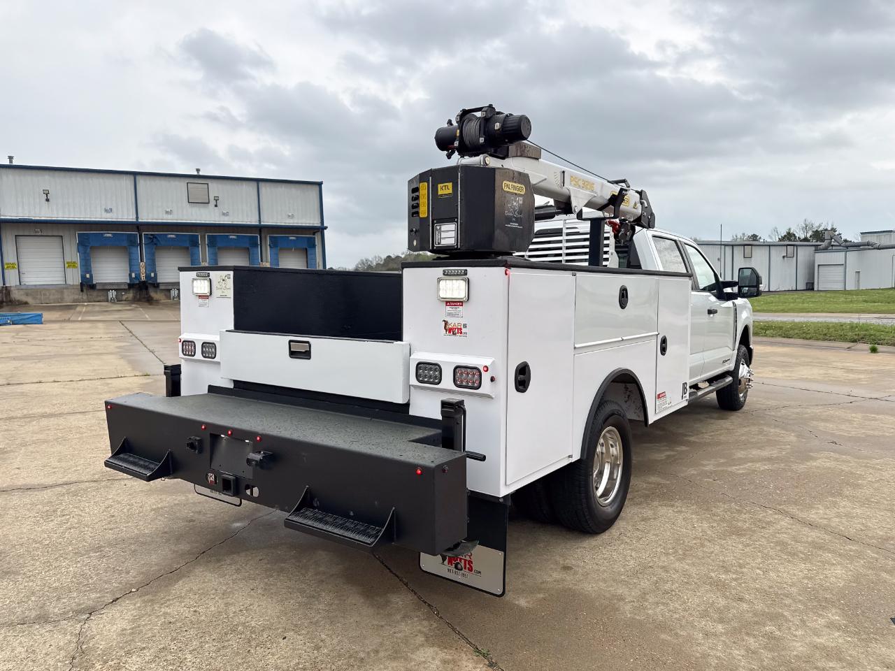 Ford F-350 SD XL Crew Cab Long Bed DRW 4WD 2024