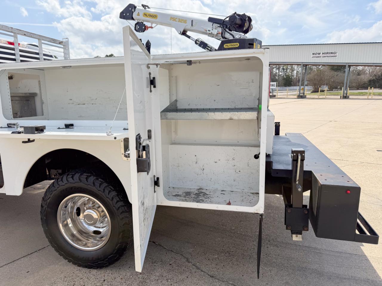 Ford F-350 SD XL Crew Cab Long Bed DRW 4WD 2024