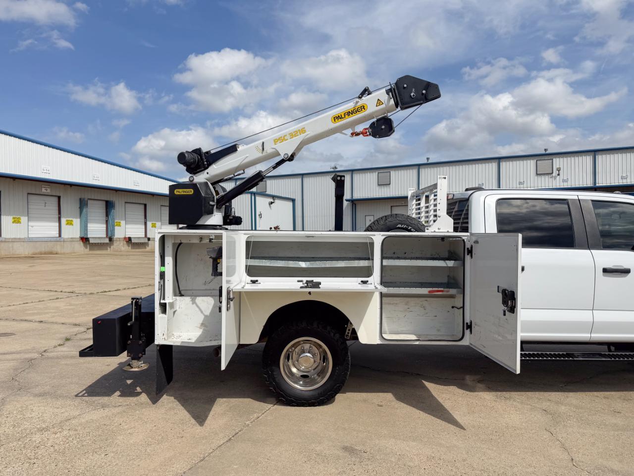 Ford F-350 SD XL Crew Cab Long Bed DRW 4WD 2024