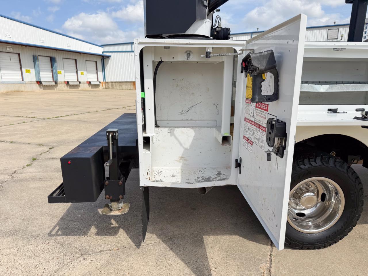 Ford F-350 SD XL Crew Cab Long Bed DRW 4WD 2024