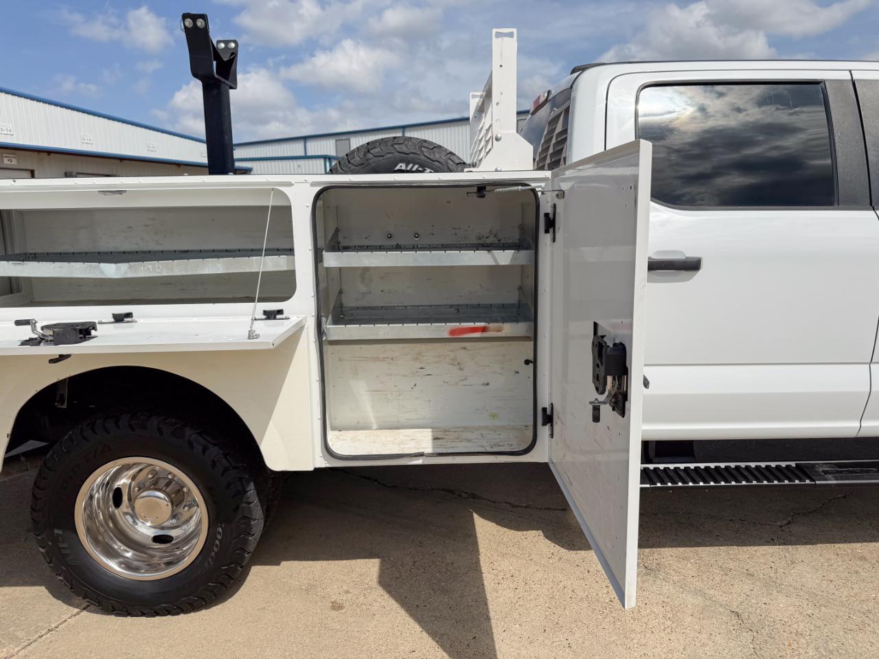 Ford F-350 SD XL Crew Cab Long Bed DRW 4WD 2024