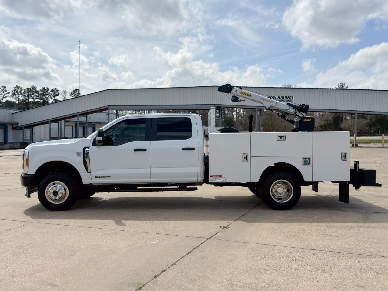 Ford F-350 SD XL Crew Cab Long Bed DRW 4WD 2024