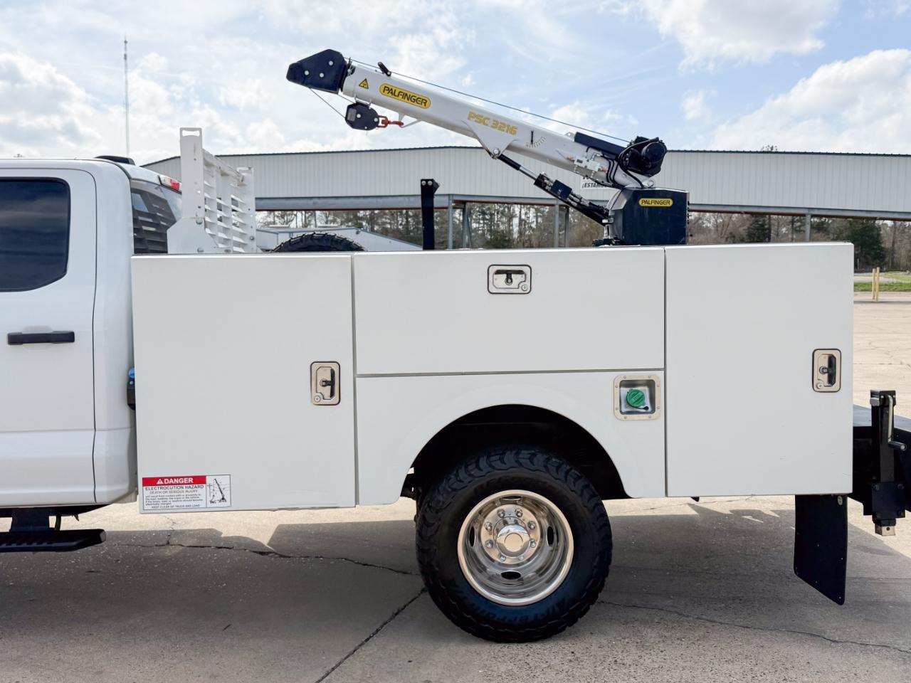 Ford F-350 SD XL Crew Cab Long Bed DRW 4WD 2024