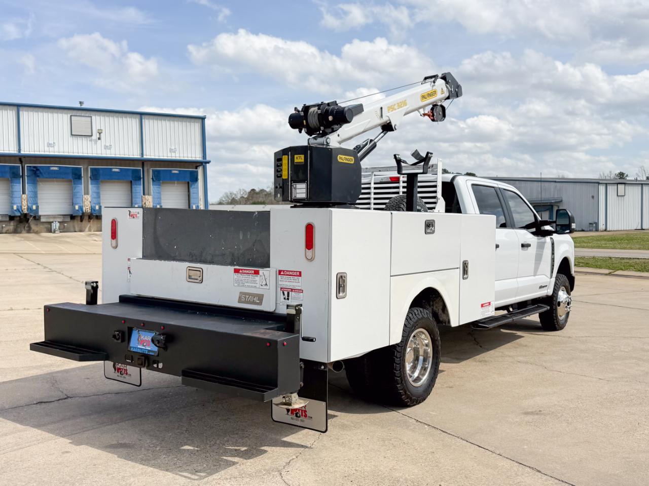 Ford F-350 SD XL Crew Cab Long Bed DRW 4WD 2024