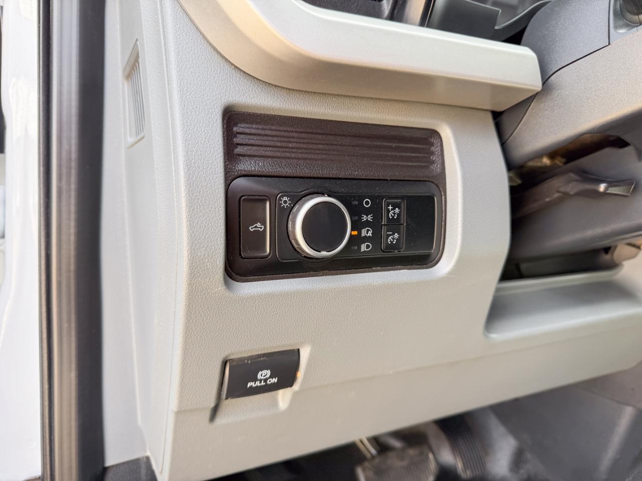 Ford F-350 SD XL Crew Cab Long Bed DRW 4WD 2024