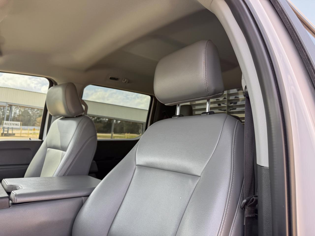 Ford F-350 SD XL Crew Cab Long Bed DRW 4WD 2024