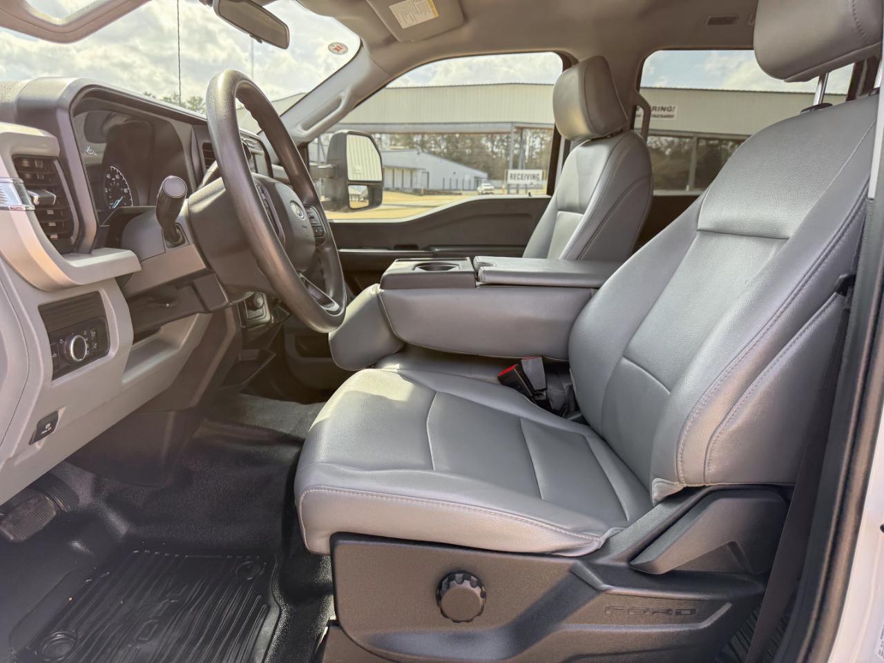 Ford F-350 SD XL Crew Cab Long Bed DRW 4WD 2024