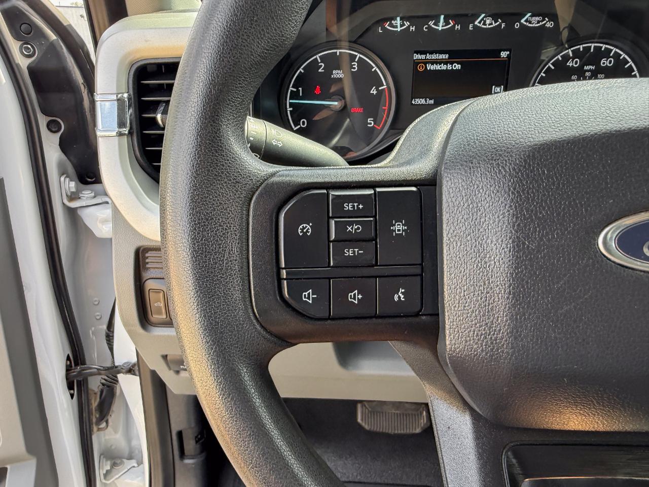 Ford F-350 SD XL Crew Cab Long Bed DRW 4WD 2024