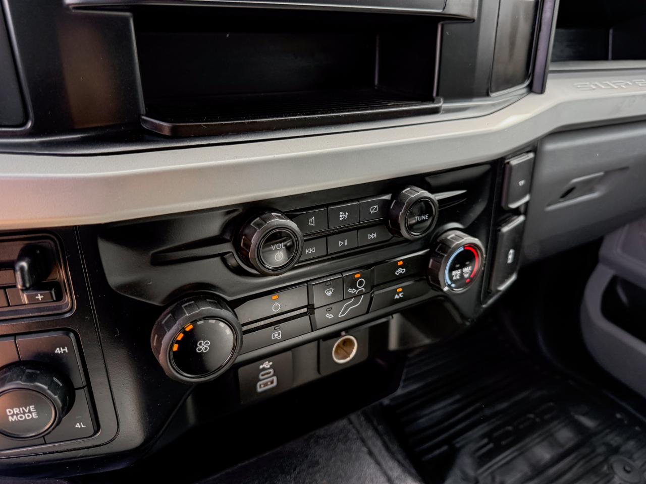 Ford F-350 SD XL Crew Cab Long Bed DRW 4WD 2024