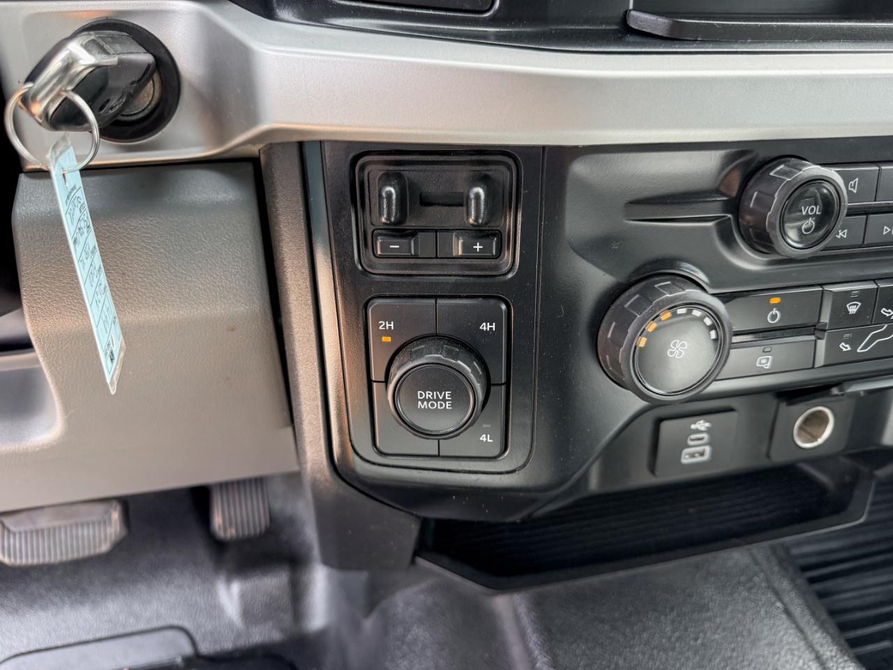 Ford F-350 SD XL Crew Cab Long Bed DRW 4WD 2024