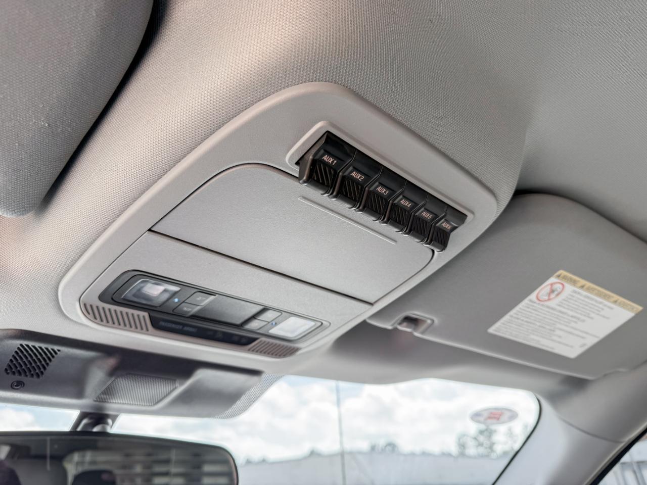 Ford F-350 SD XL Crew Cab Long Bed DRW 4WD 2024