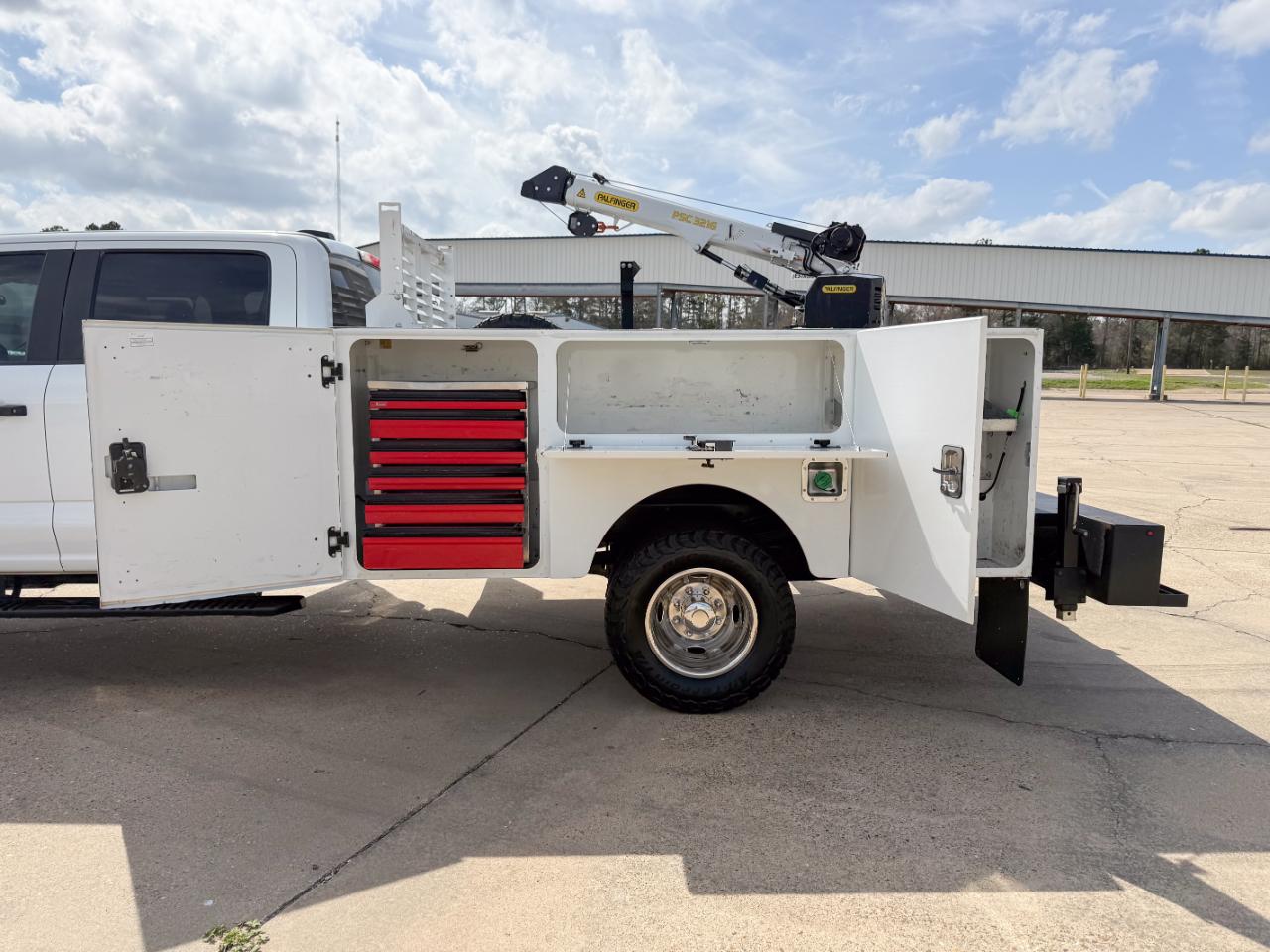 Ford F-350 SD XL Crew Cab Long Bed DRW 4WD 2024