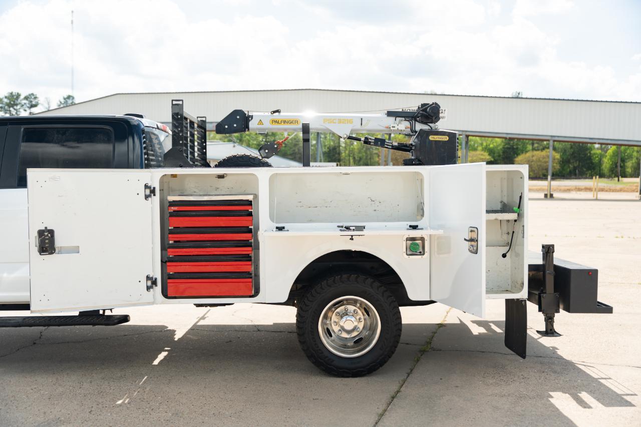 Ford F-350 SD XL Crew Cab Long Bed DRW 4WD 2024