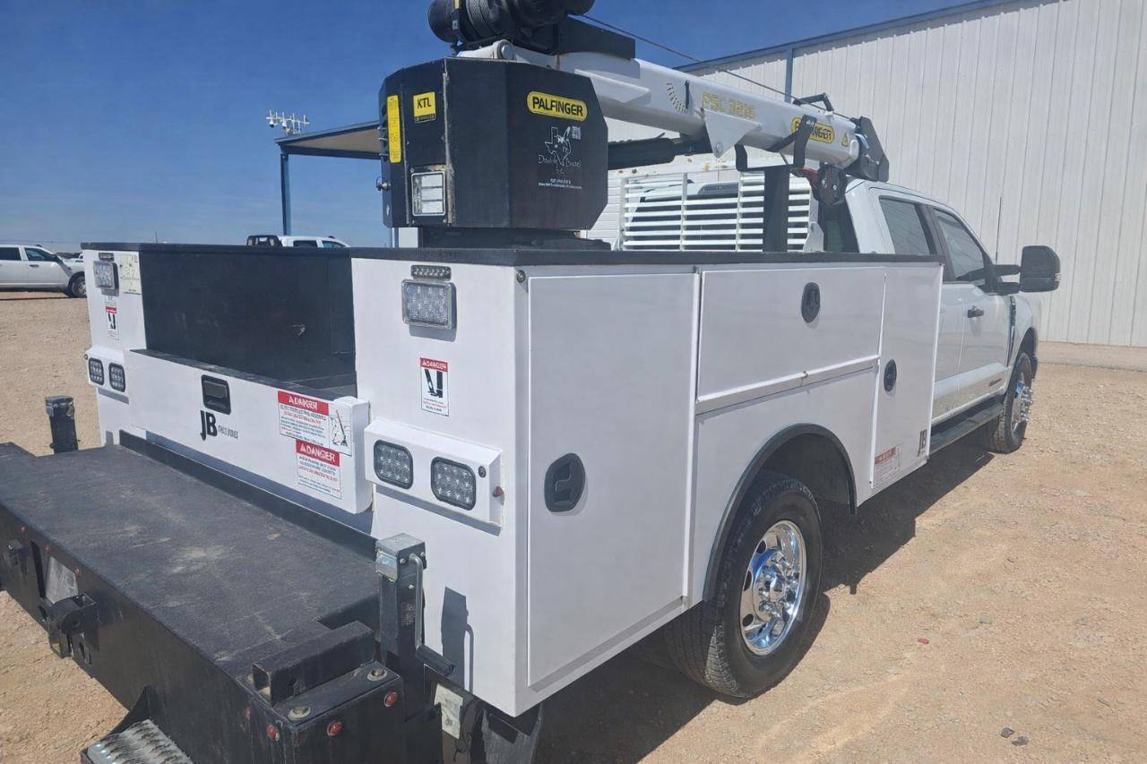 Ford F-350 SD XL Crew Cab Long Bed DRW 4WD 2024