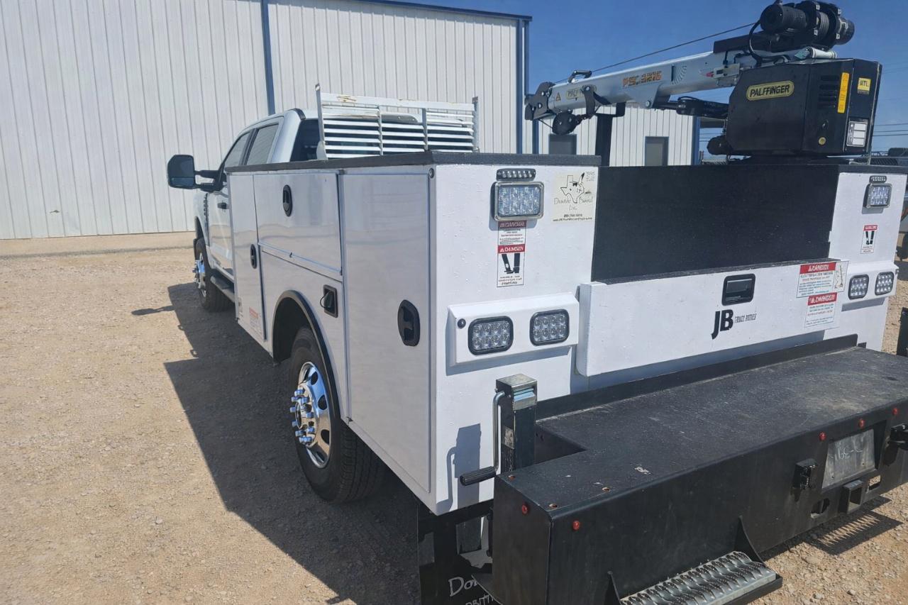 Ford F-350 SD XL Crew Cab Long Bed DRW 4WD 2024