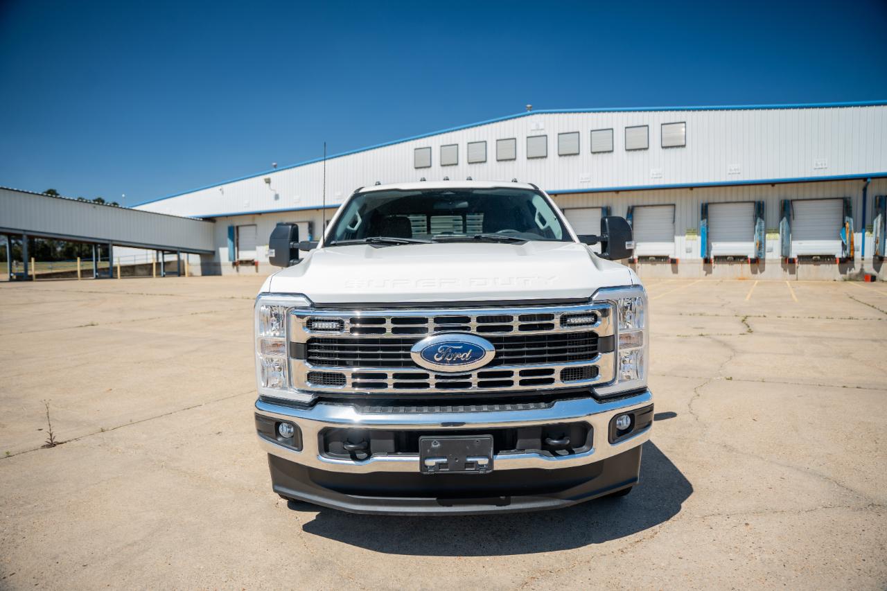 Ford F-350 SD XL Crew Cab Long Bed DRW 4WD 2024