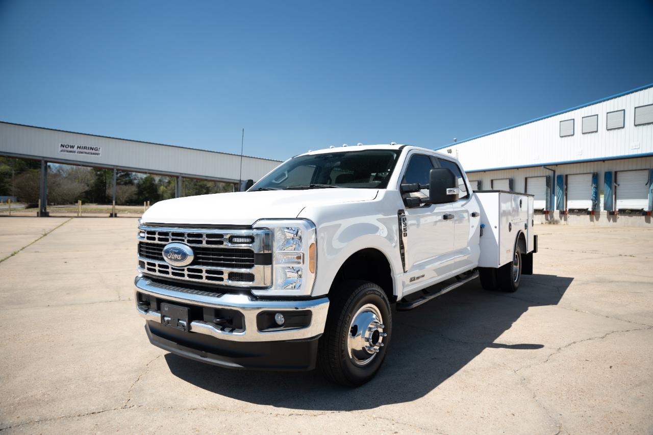 Ford F-350 SD XL Crew Cab Long Bed DRW 4WD 2024