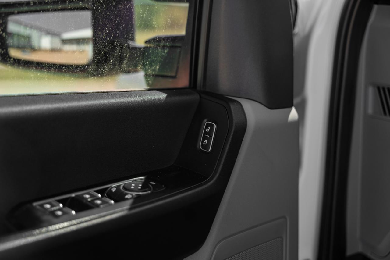 Ford F-350 SD XL Crew Cab Long Bed DRW 4WD 2024