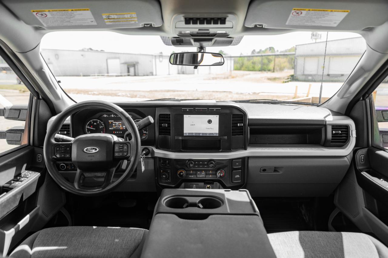 Ford F-350 SD XL Crew Cab Long Bed DRW 4WD 2024