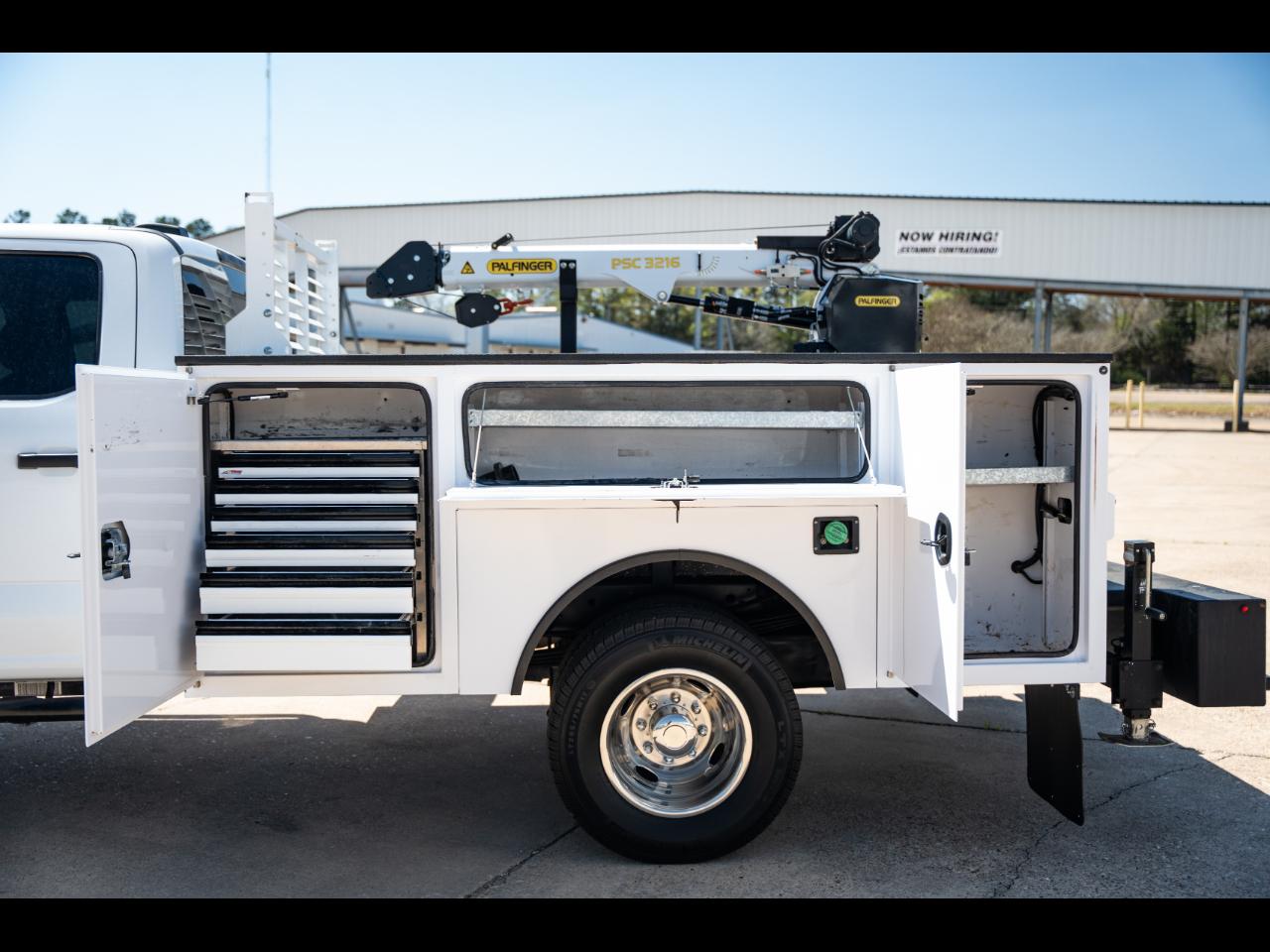 Ford F-350 SD XL Crew Cab Long Bed DRW 4WD 2024