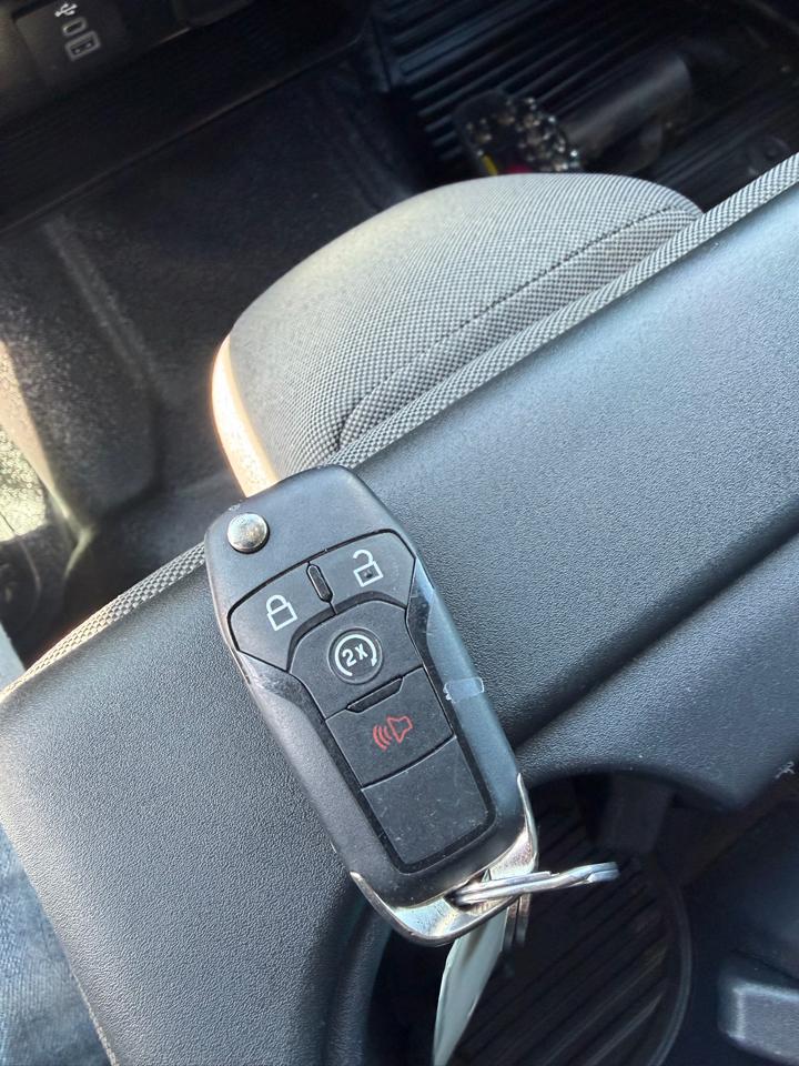 Ford F-350 SD XL Crew Cab Long Bed DRW 4WD 2024