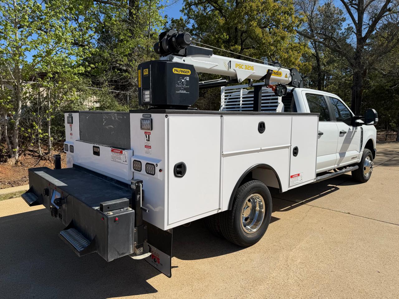 Ford F-350 SD XL Crew Cab Long Bed DRW 4WD 2024