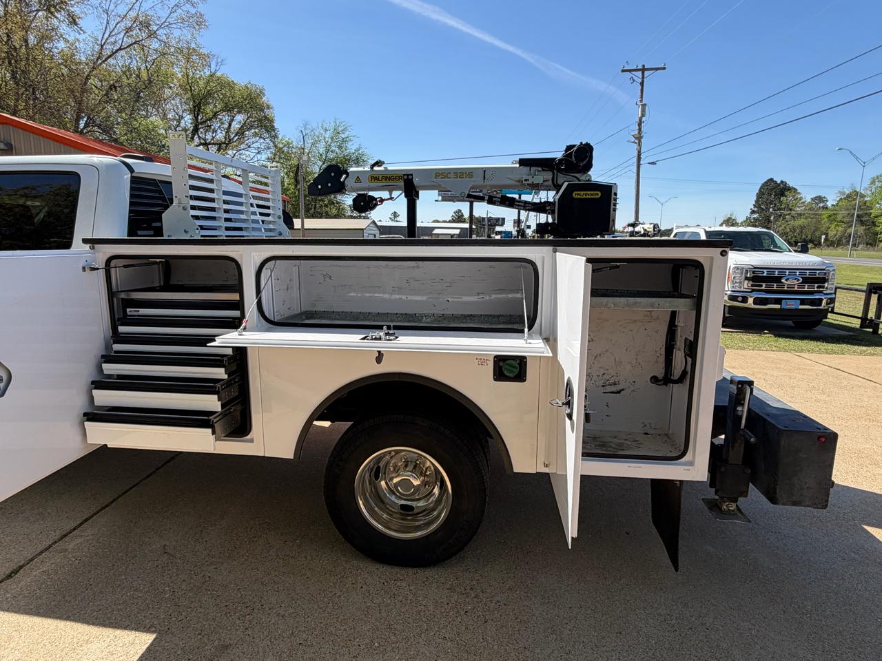 Ford F-350 SD XL Crew Cab Long Bed DRW 4WD 2024