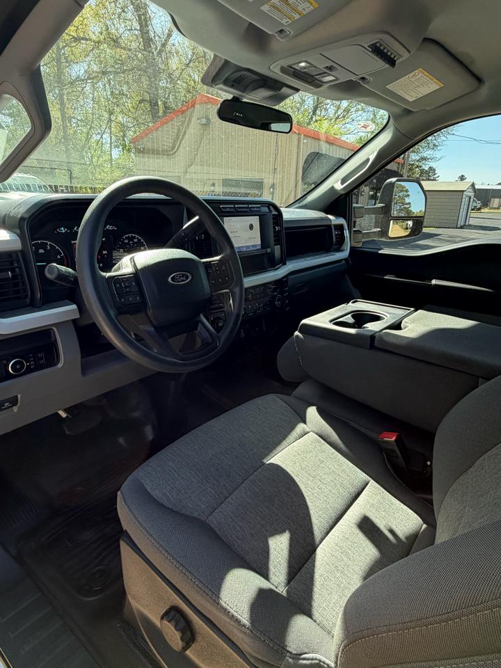 Ford F-350 SD XL Crew Cab Long Bed DRW 4WD 2024